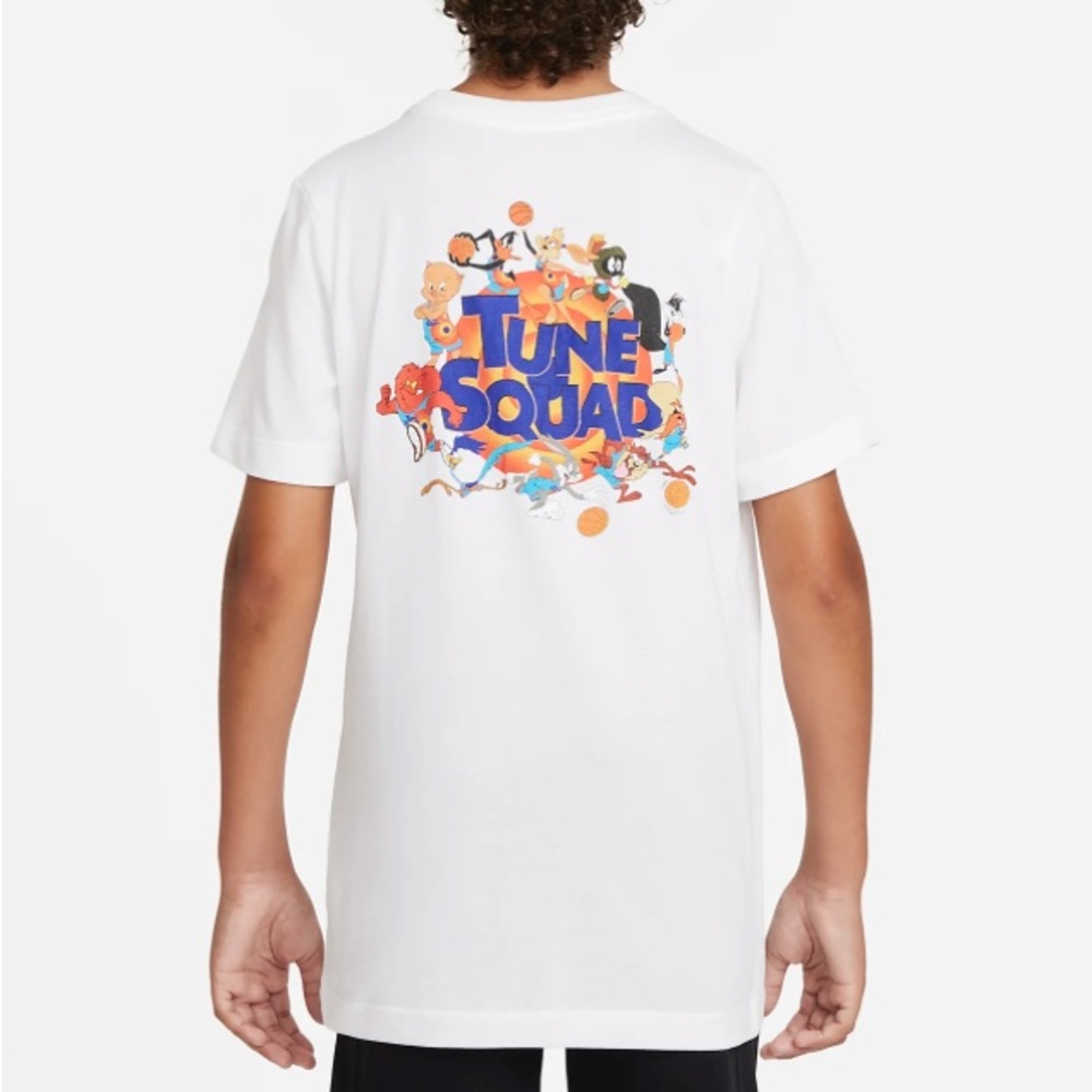 Nike looney tune shirt 🤍